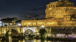 Roma Bridge at night